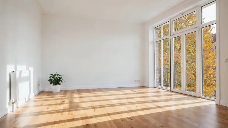 Entrümpelung Singen - heller aufgeräumter Raum nach professioneller Haushaltsauflösung durch KLAR.Raum Bodensee